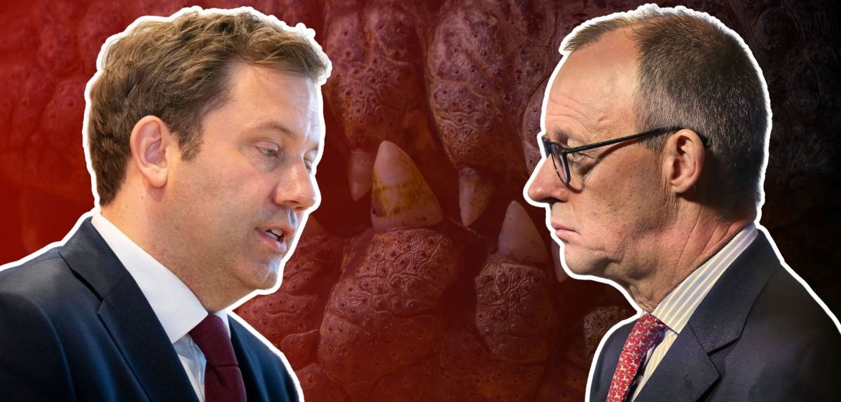 Lars Klingbeil (l) und Friedrich Merz (r) vor einem rot-schwarzen Farbverlauf