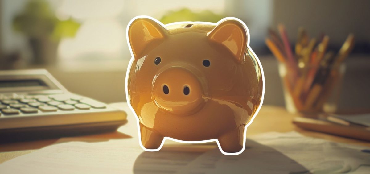 Sparschwein auf einem Schreibtisch