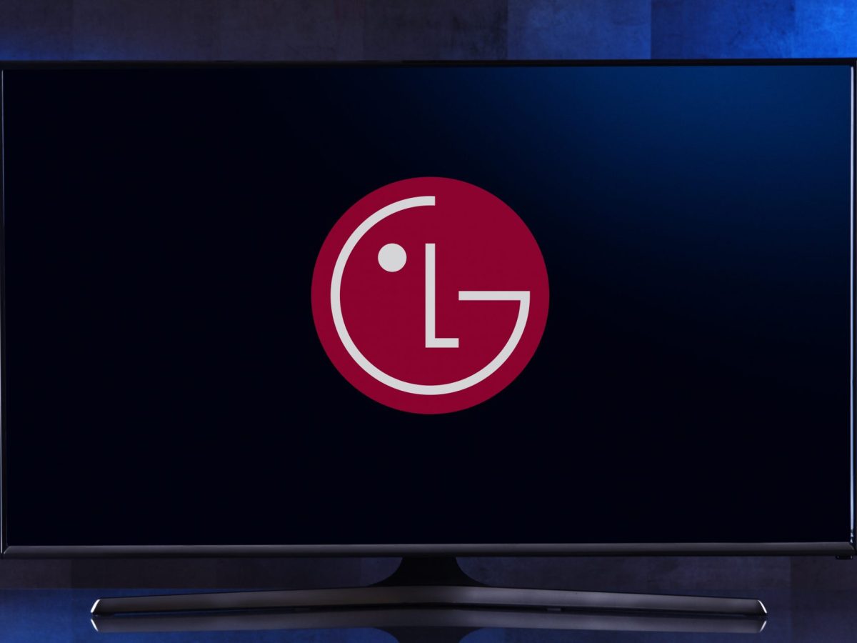 LG-Fernseher mit LG-Logo auf dem Bildschirm.