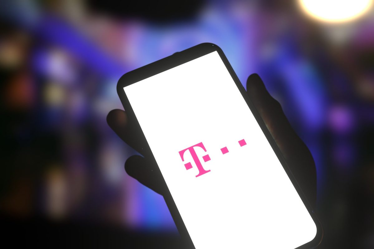 Smartphone mit Telekom-Logo auf dem Display.
