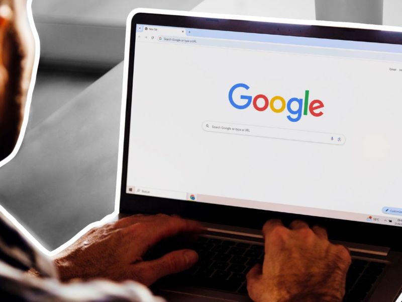 Google-Startseite auf einem Laptop-Display.