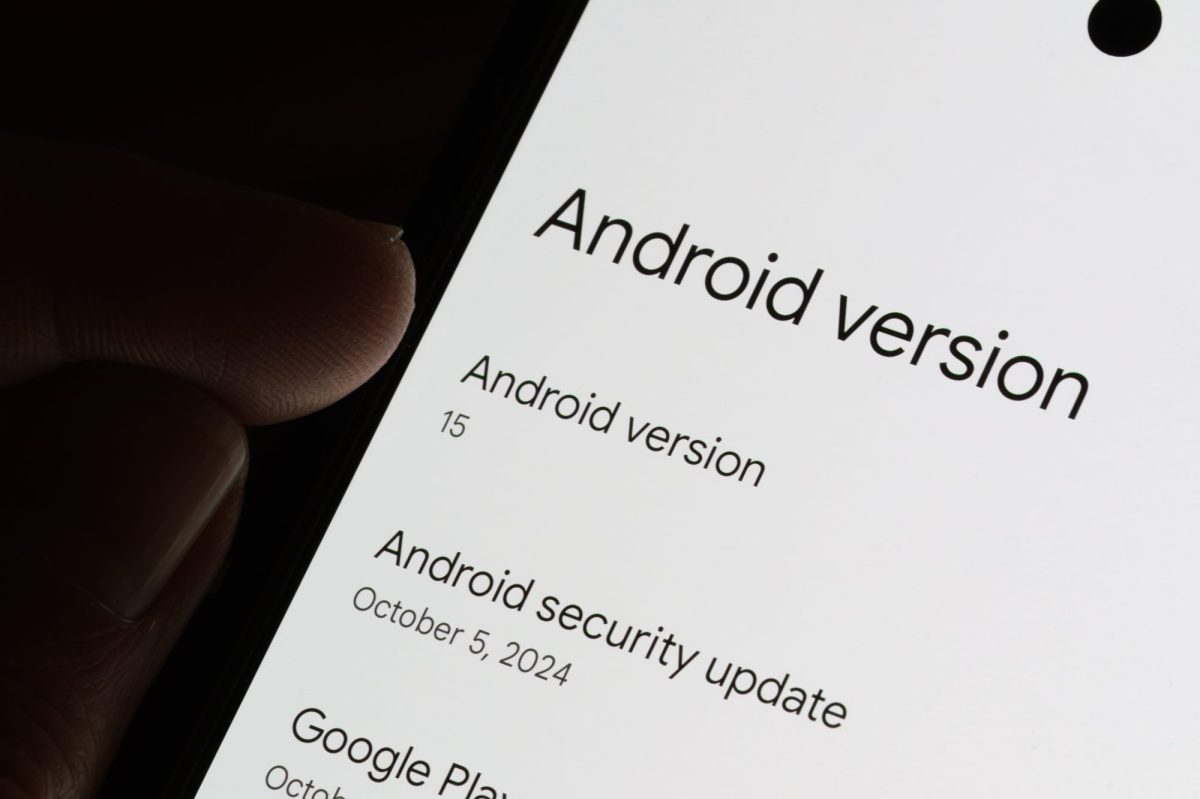 Android-Update-Screen auf einem Smartphone.