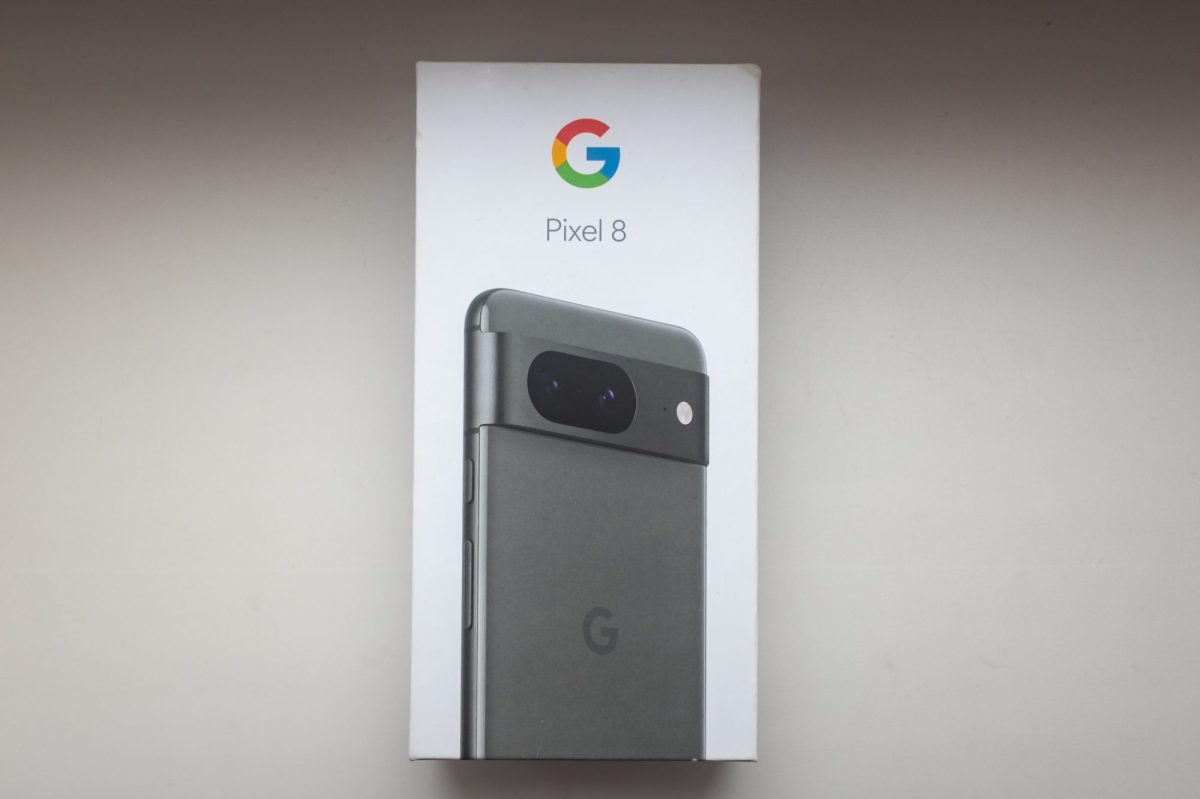 Google Pixel 8 in einer Verpackung