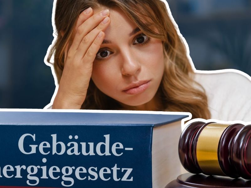 Frau blickt genervt auf das Gebäudeenergiegesetz.