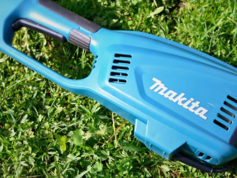 Makita-Akku-Rasentrimmer