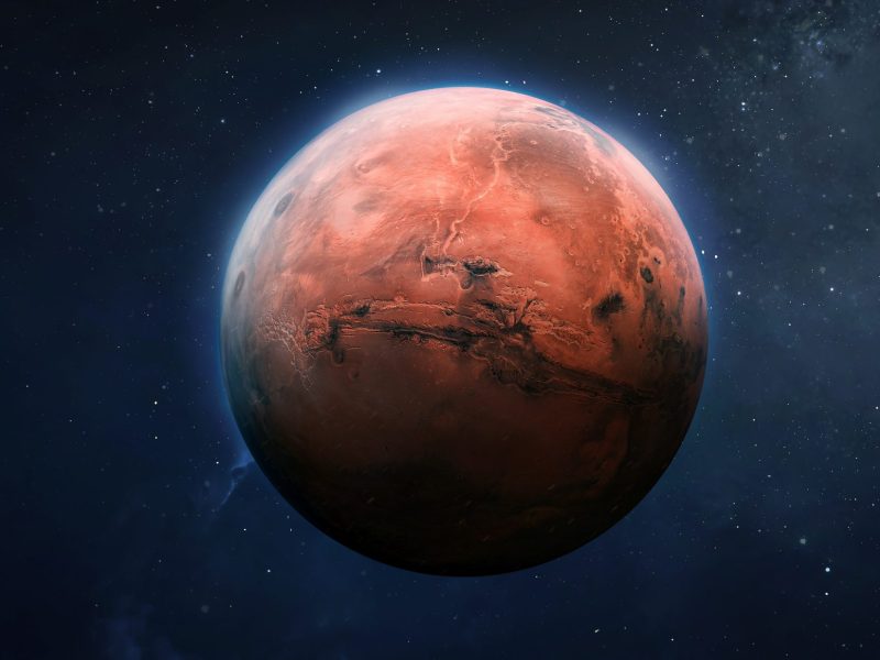 Mars vor dunklem Hintergrund.