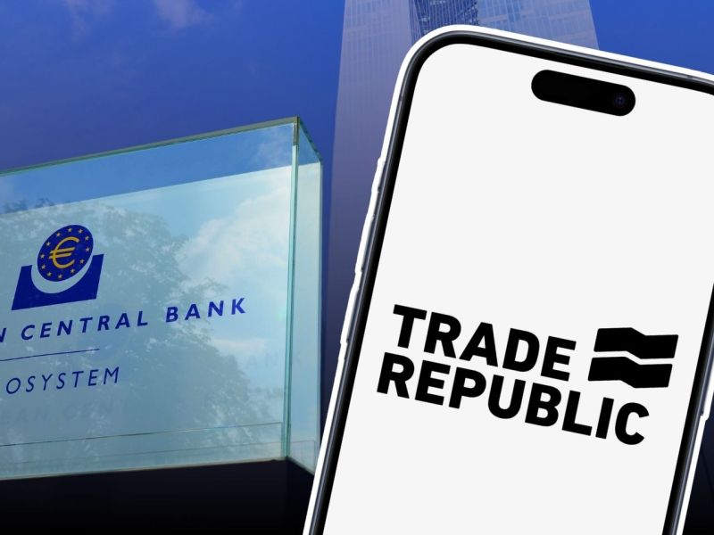 Trade Republic-Logo auf einem Smartphone vor dem EZB-Gebäude.