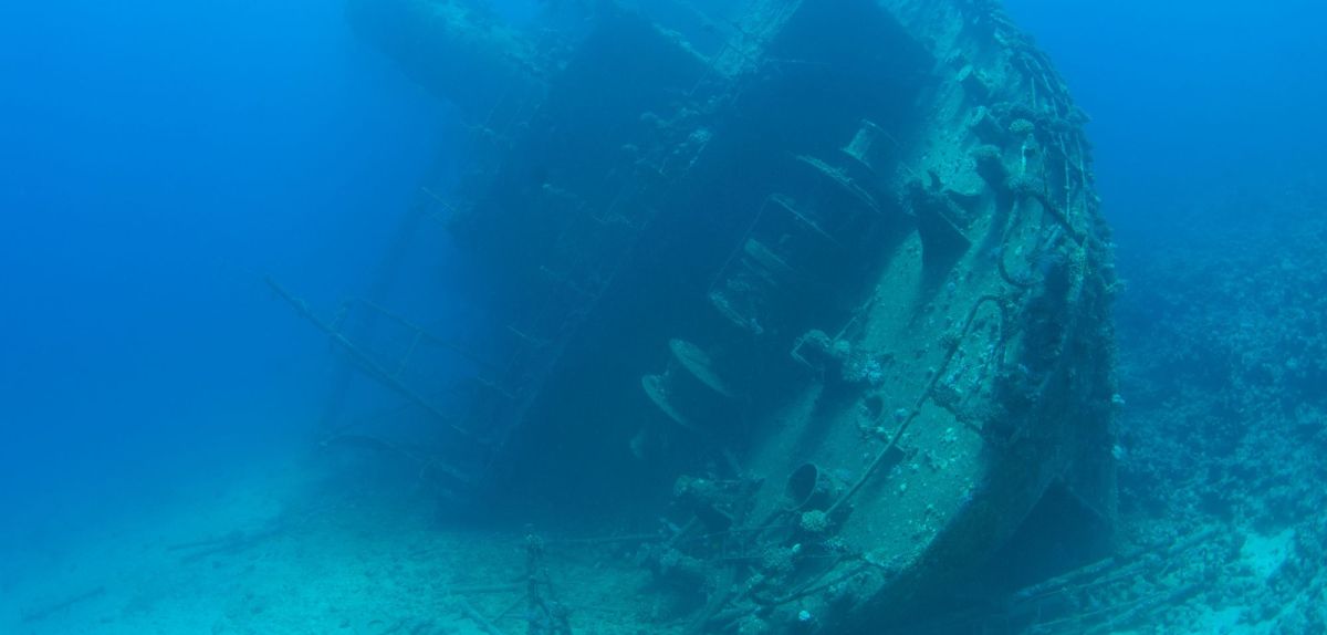 Schiff als archäologischer Fund auf dem Meeresboden.