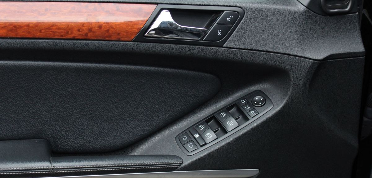 Auto: Dieses kleine Loch in der Tür erlaubt einen praktischen Trick