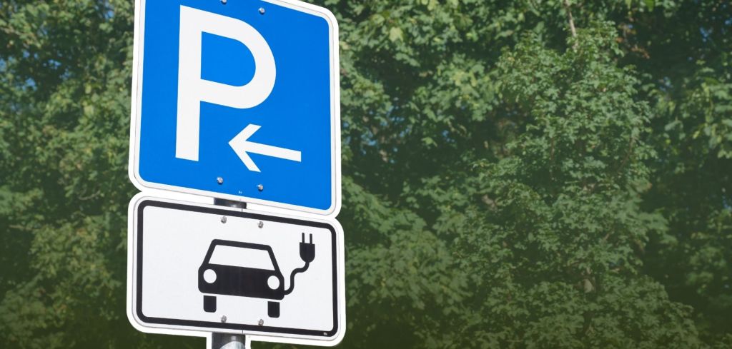 Elektroautos: Rüstungskonzern löst überraschend dieses Problem