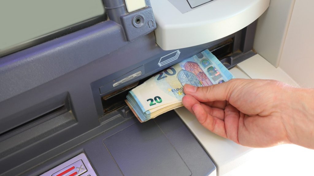 Tausend Euro von der Sparkasse: Diese Kunden bekommen jetzt eine Zinsnachzahlung