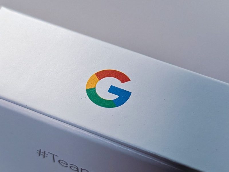 Verpackungskarton eines Google Pixel-Handys.