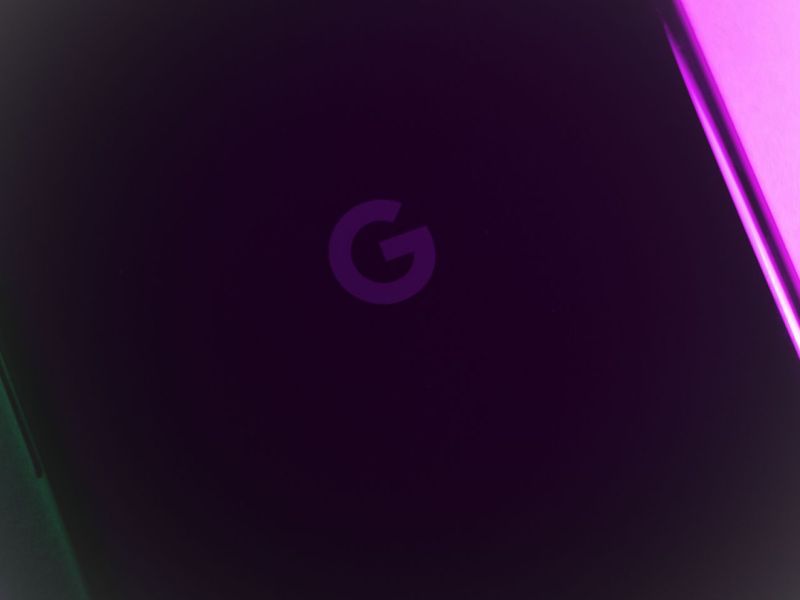 Google Pixel-Logo auf einem Handy