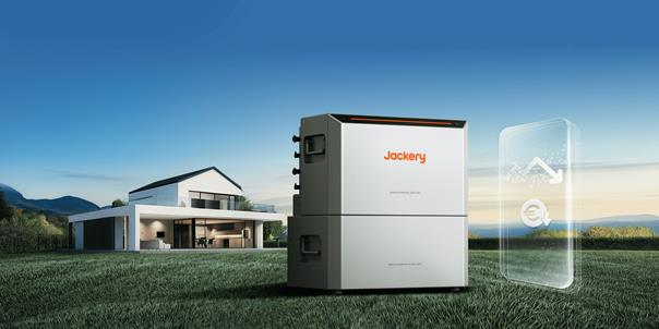 Jackery HomePower 2000 Ultra vor einem Haus