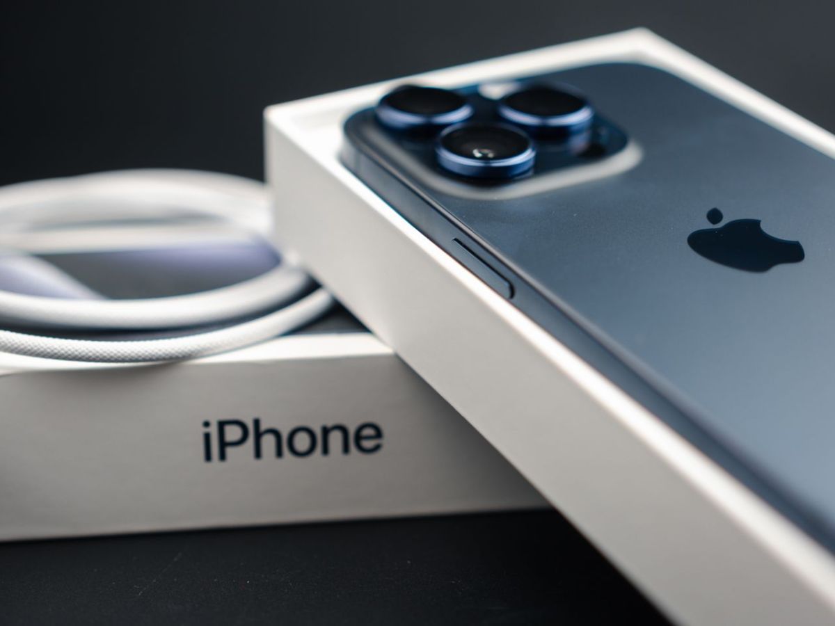 iPhone in der offiziellen Verpackung.