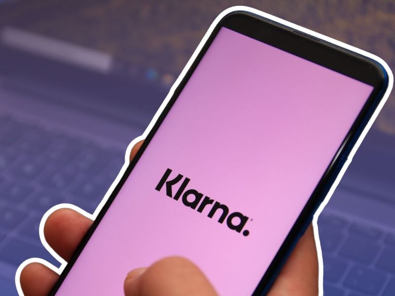 Klarna-Logo auf einem Smartphone