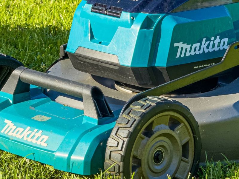 Makita Akku-Rasenmäher