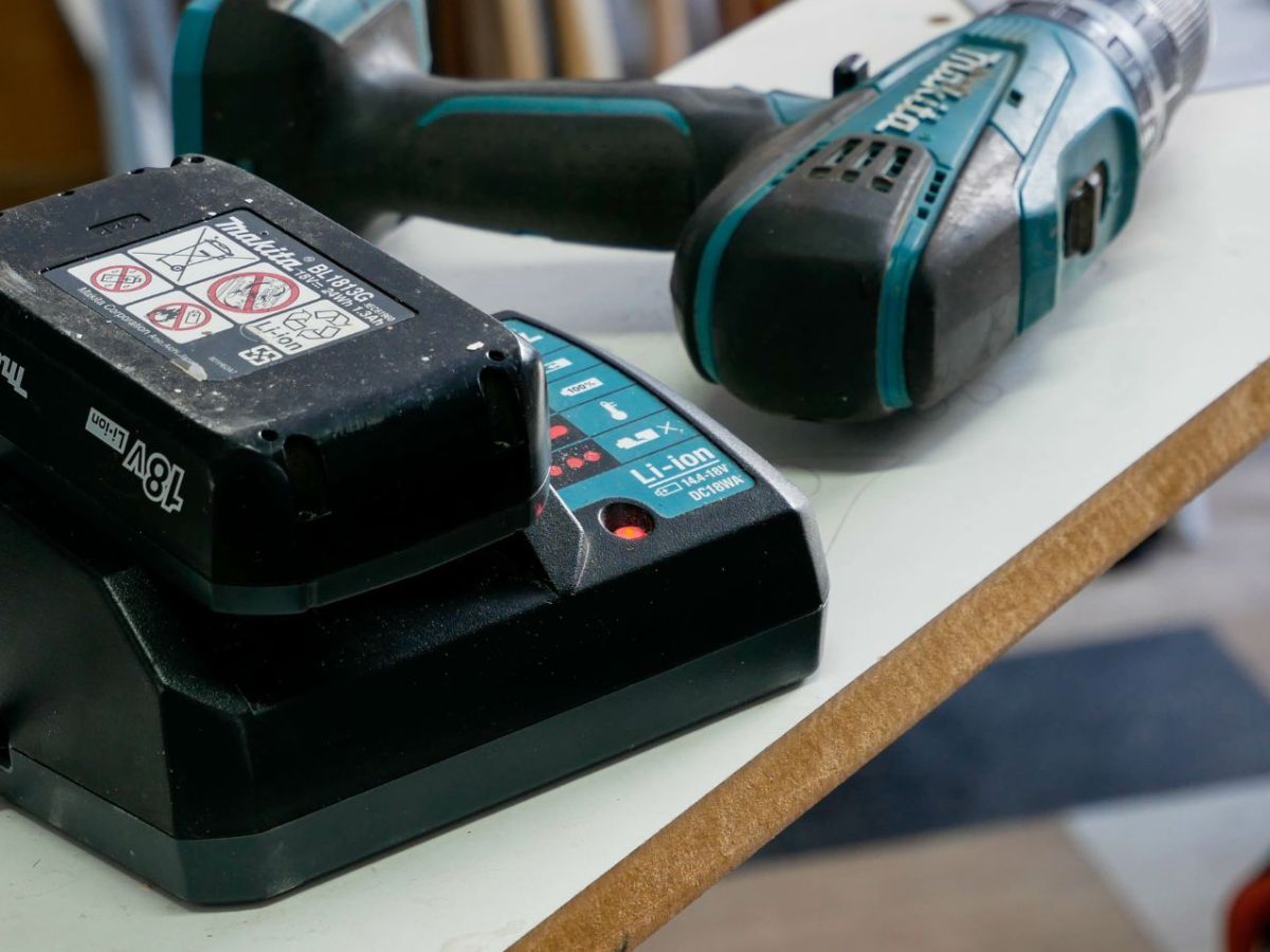 Makita-Akkus samt Ladegerät im reduziertem Set: Sichere dir jetzt fast 20 Prozent