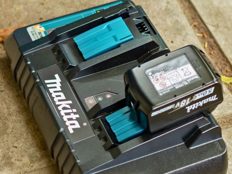 Makita-Ladegerät DC18RD