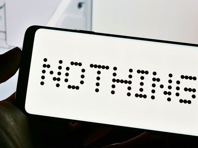 Nothing Phone mit Logo