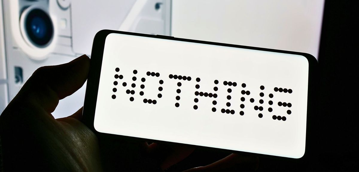 Nothing Phone mit Logo