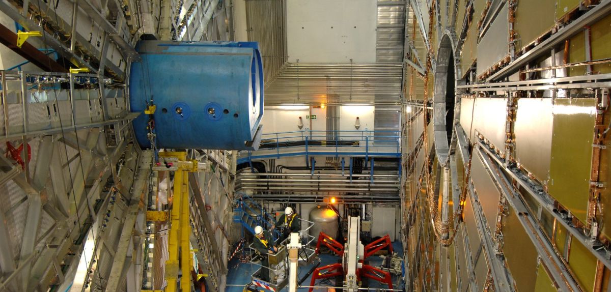 CERN-Teilchenbeschleuniger führt Experiment für die Physik durch.