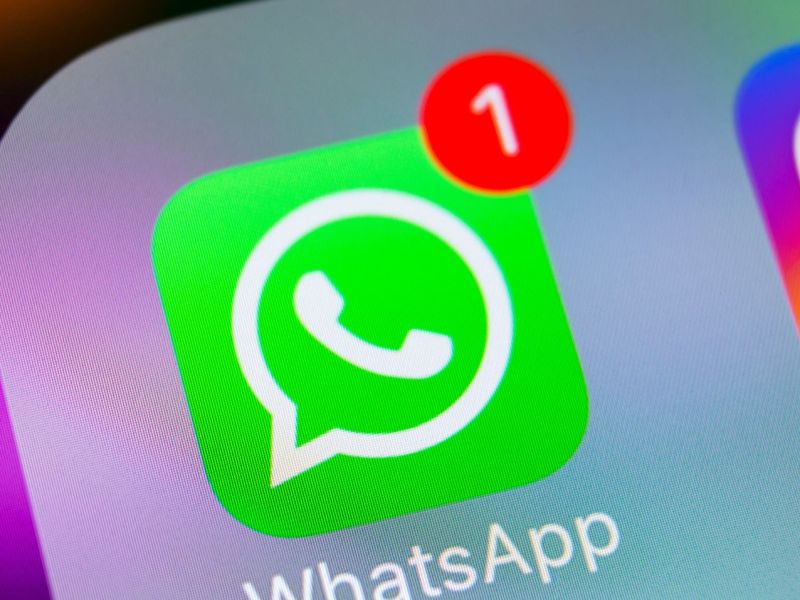 WhatsApp-Icon, eine rote Eins in der oberen Ecke markiert eine neue Nachricht.
