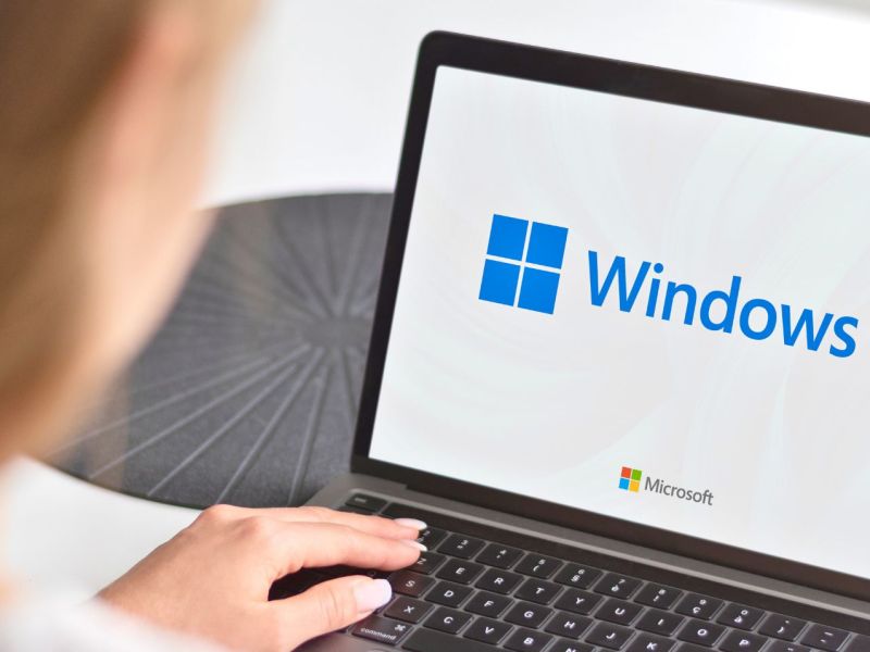 Windows 11 wird auf einem Laptop angezeigt
