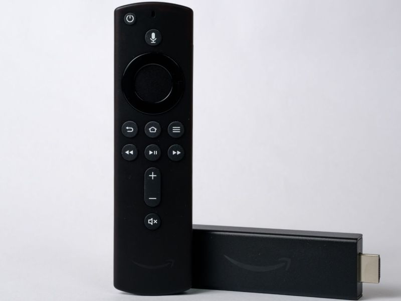 Amazon Fire TV Stick mit Fernbedienung.