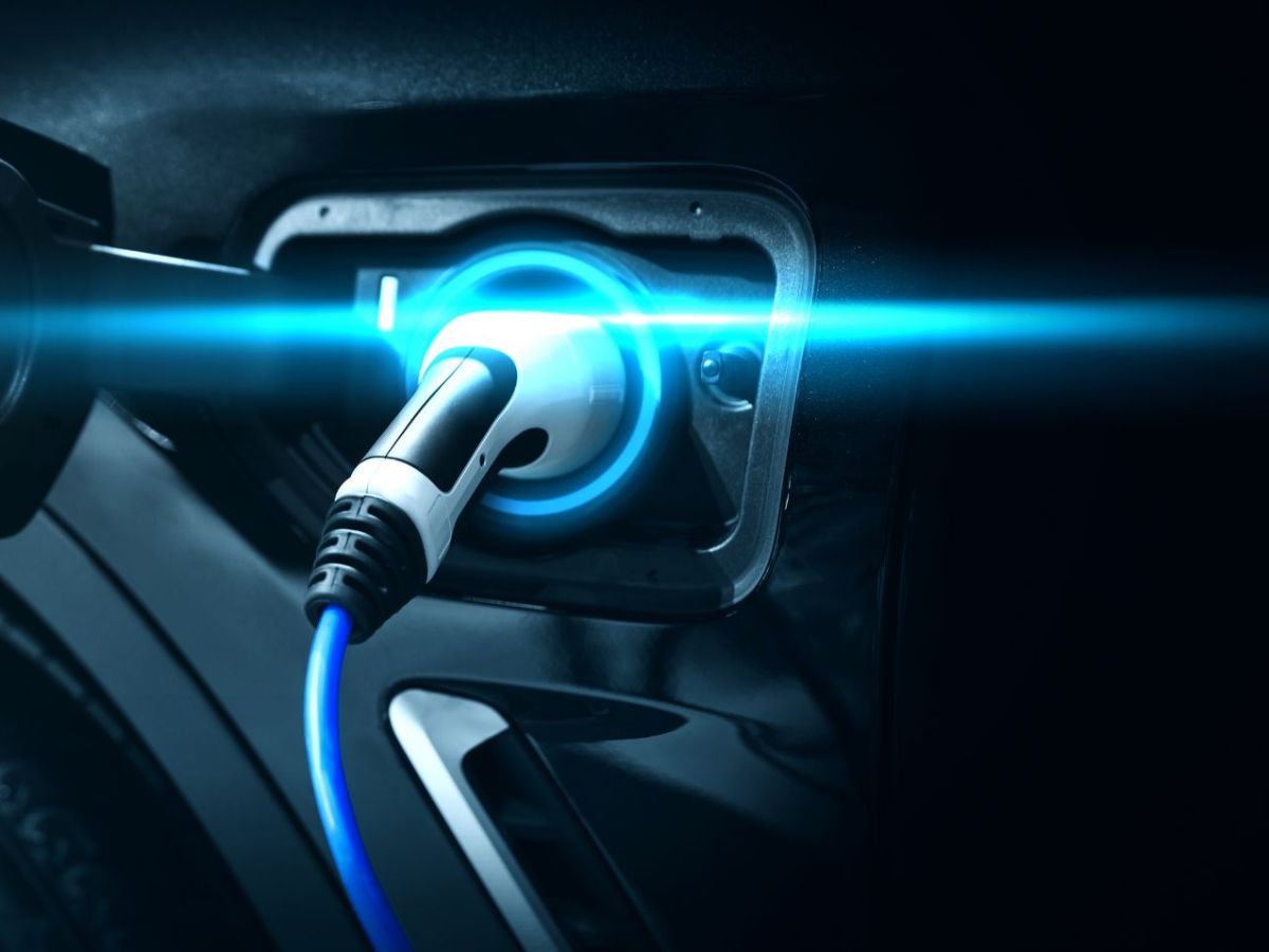 Elektroauto beim Aufladen.