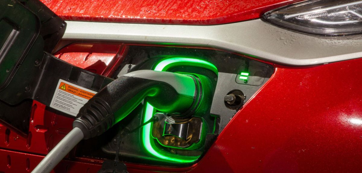 Elektroauto wird aufgeladen (Symbolfoto).