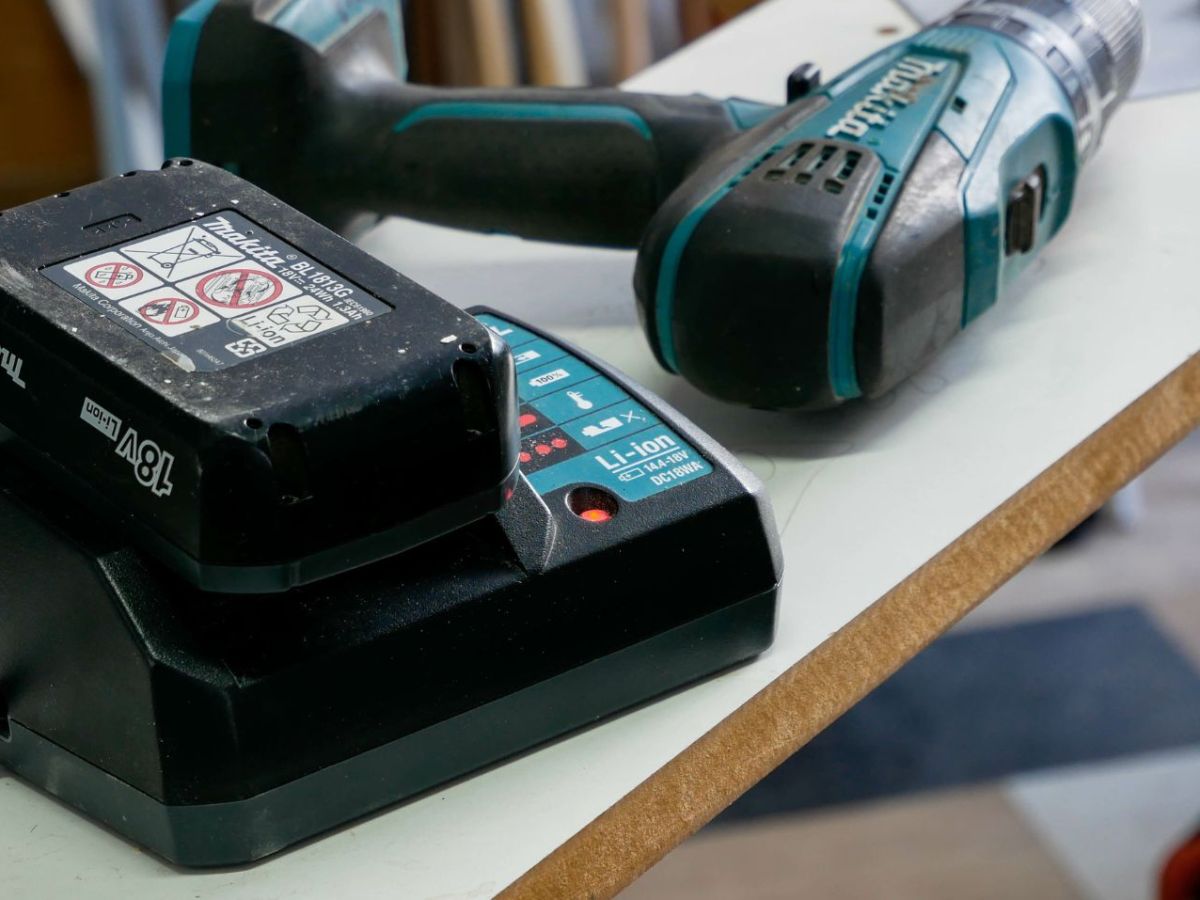 Makita-Akkus inklusive Ladegerät im Amazon-Deal: Sichere dir jetzt 14 Prozent auf das Set