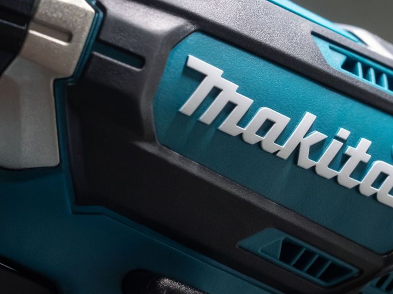 Makita-Logo auf einem Werkzeug.