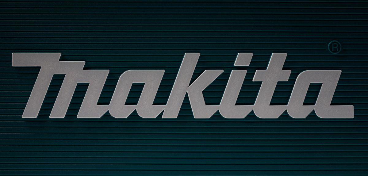 Makita-Logo, das auch auf Kaffeemaschinen zu finden ist.