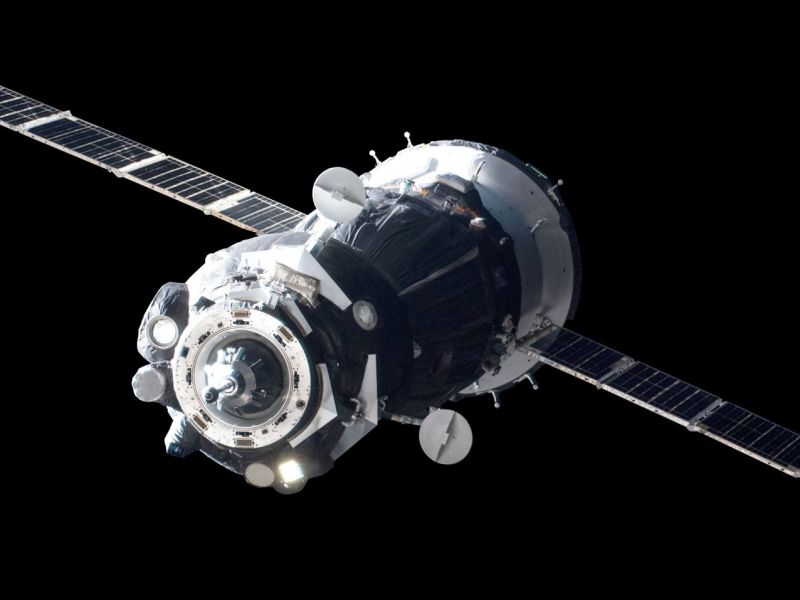 NASA-Satellit im leeren Raum.