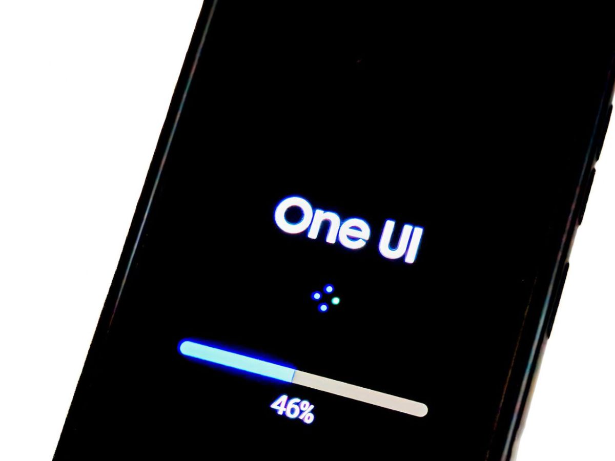 Ein Samsung Handy, das gerade ein Update durchführt.
