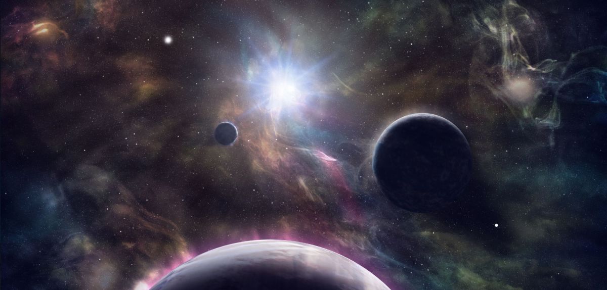 KI-generierte Aufnahme mit Planeten im Weltall.