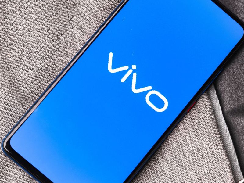 Vivo-Logo auf einem Handy.