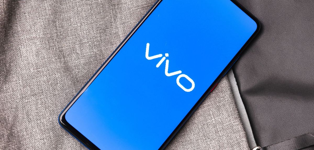 Vivo-Logo auf einem Handy.