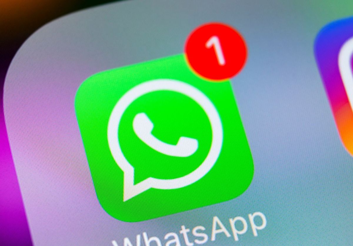WhatsApp-Symbol auf einem Smartphone-Bildschirm.