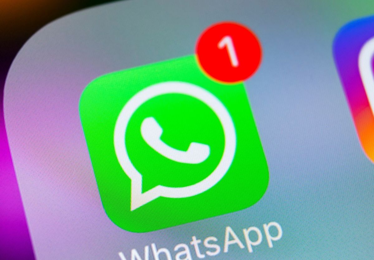 WhatsApp-Symbol auf einem Smartphone-Bildschirm.
