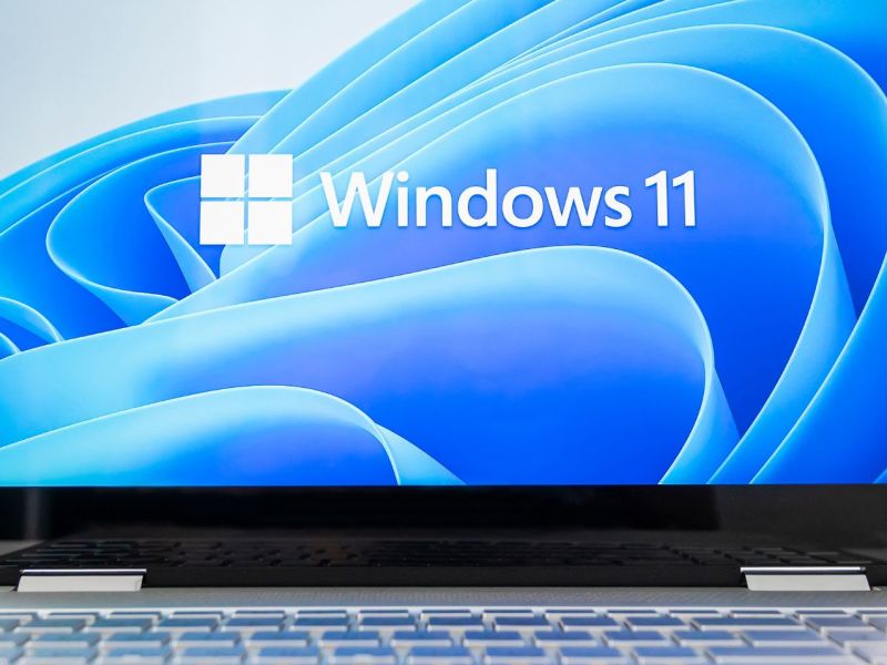 Windows 11 wird auf einem Laptop angezeigt.