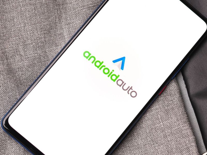 Android Auto wird auf einem Smartphone angezeigt