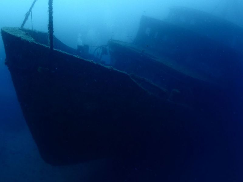 Schiff als archäologischer Fund in der Tiefsee.
