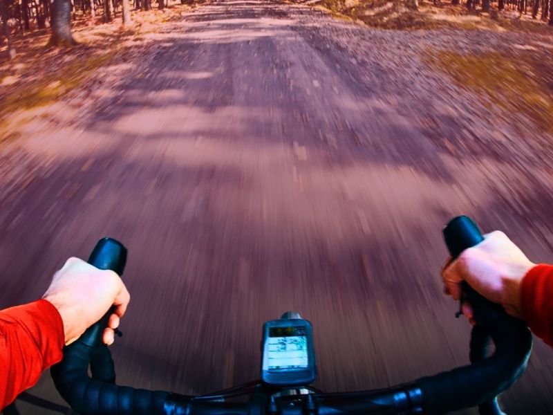POV einer Person auf einem Gravelbike