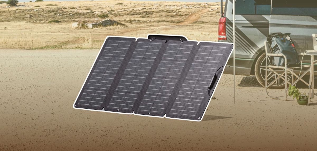 Faltbares Solarpanel EcoFlow 160W vor einem Camper
