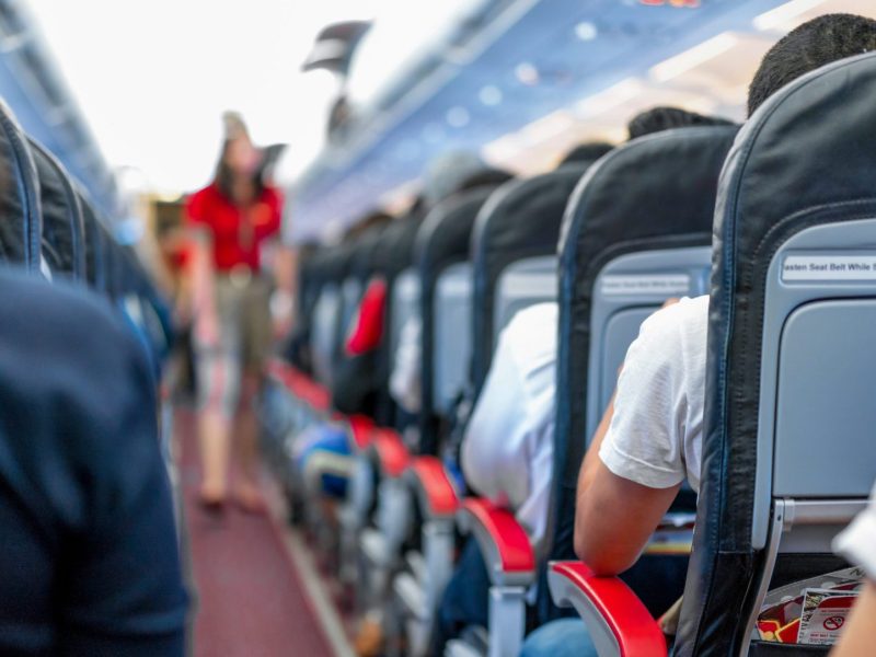 Passagiere im Flugzeug