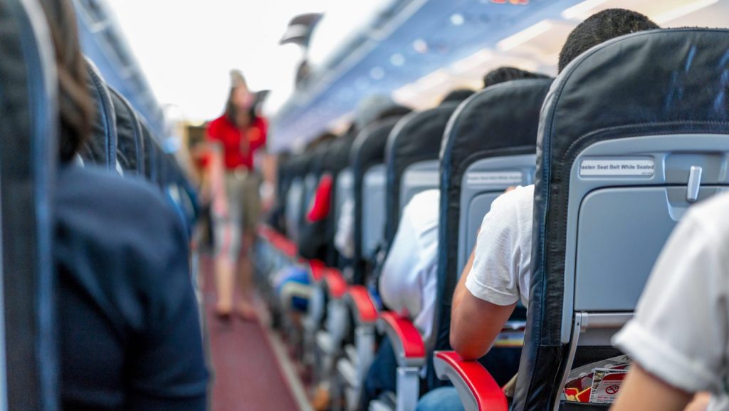 Flugzeug: Neue Pflicht im Flieger geplant – sie betrifft Millionen Passagiere