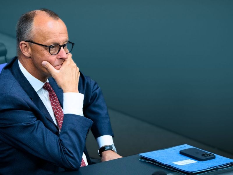 Friedrich Merz auf der Regierungsbank im Deutschen Bundestag (08. Juli 2025)