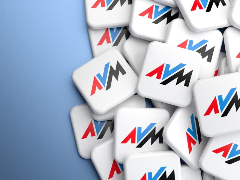 Mehrere AVM-Symbole auf blauem Hintergrund.